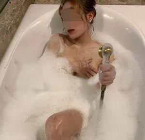 Clip sex Mai Phương Anh cân hai con  cặc bự không thành vấn đề